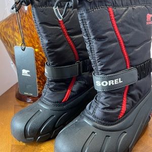 SOREL FLURRY SNOW BOOTS BNWT. YOUTH SIZE 3